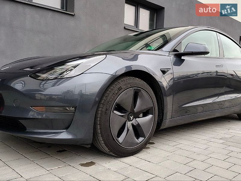 Седан Tesla Model 3 2022 в Івано-Франківську