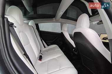 Седан Tesla Model 3 2022 в Івано-Франківську