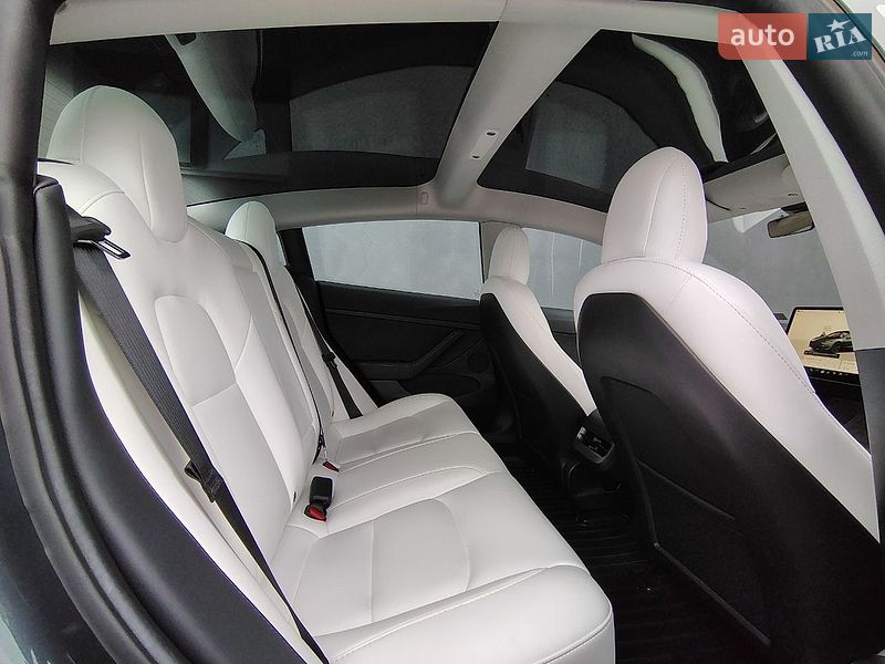 Седан Tesla Model 3 2022 в Івано-Франківську