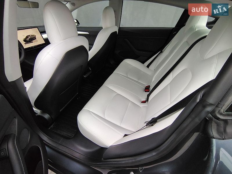 Седан Tesla Model 3 2022 в Івано-Франківську