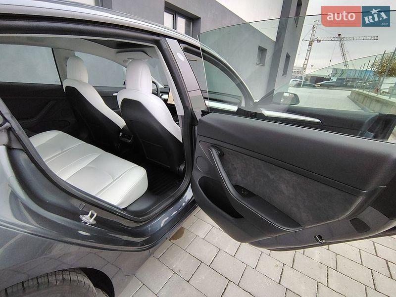 Седан Tesla Model 3 2022 в Ивано-Франковске