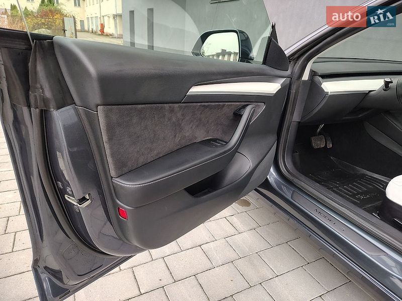 Седан Tesla Model 3 2022 в Івано-Франківську