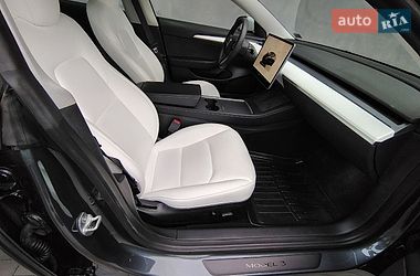 Седан Tesla Model 3 2022 в Івано-Франківську