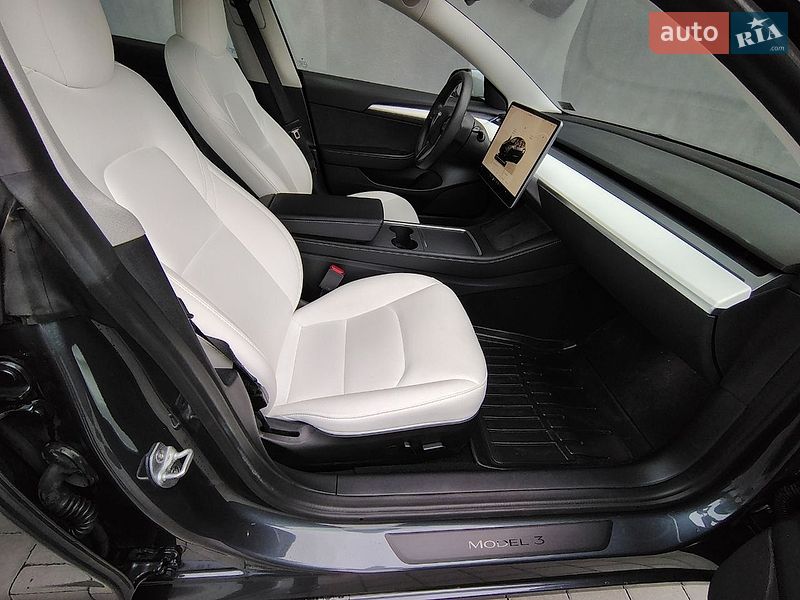 Седан Tesla Model 3 2022 в Івано-Франківську