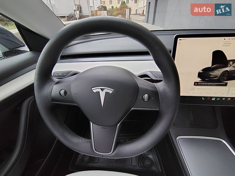 Седан Tesla Model 3 2022 в Івано-Франківську