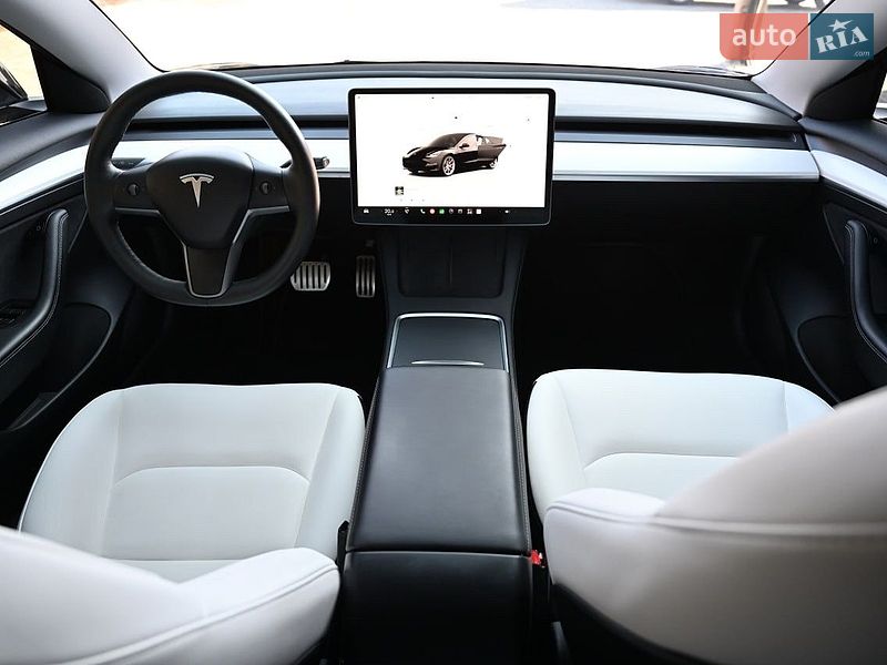 Седан Tesla Model 3 2022 в Львове