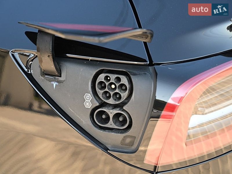 Седан Tesla Model 3 2022 в Львове