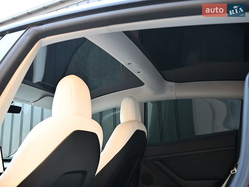 Седан Tesla Model 3 2022 в Львове