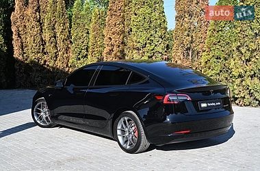 Седан Tesla Model 3 2022 в Львове