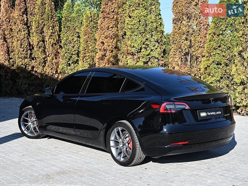 Седан Tesla Model 3 2022 в Львове