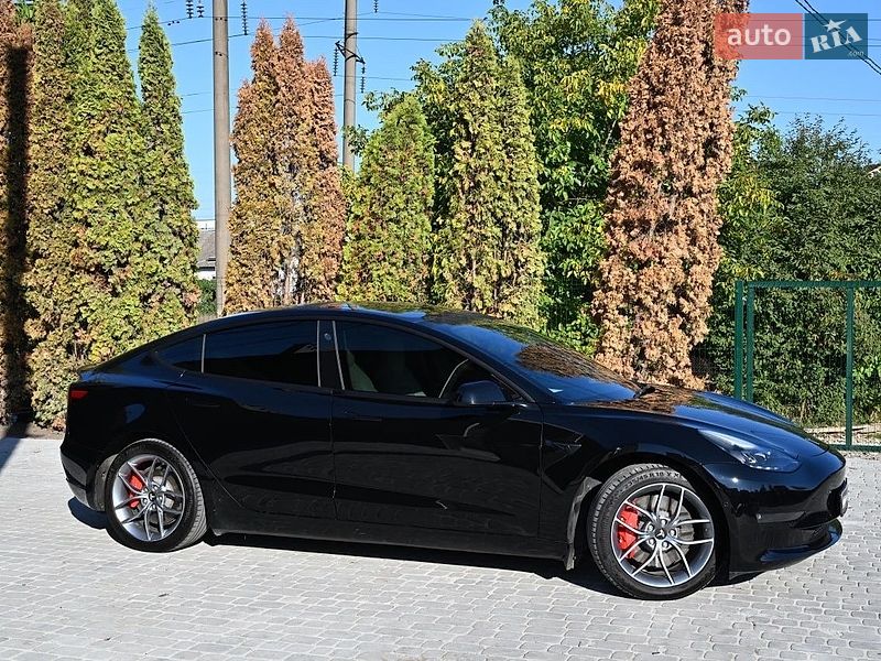 Седан Tesla Model 3 2022 в Львове
