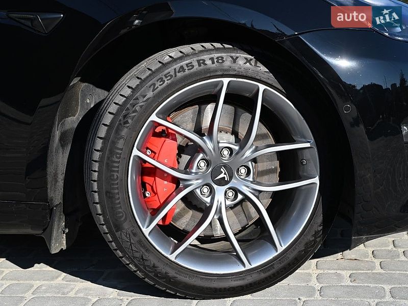 Седан Tesla Model 3 2022 в Львове