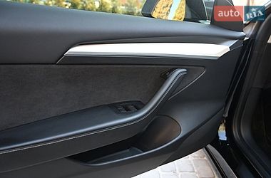 Седан Tesla Model 3 2022 в Львове