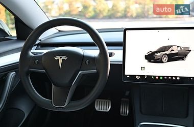 Седан Tesla Model 3 2022 в Львове