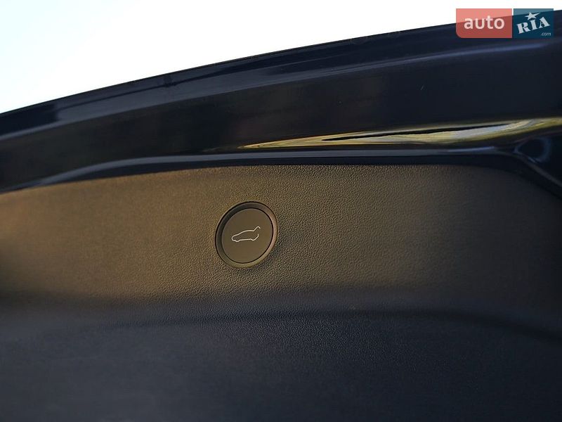 Седан Tesla Model 3 2022 в Львове