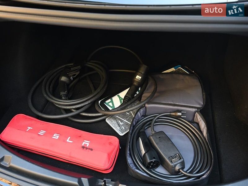 Седан Tesla Model 3 2022 в Львове