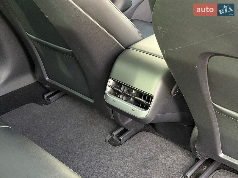 Седан Tesla Model 3 2023 в Одессе