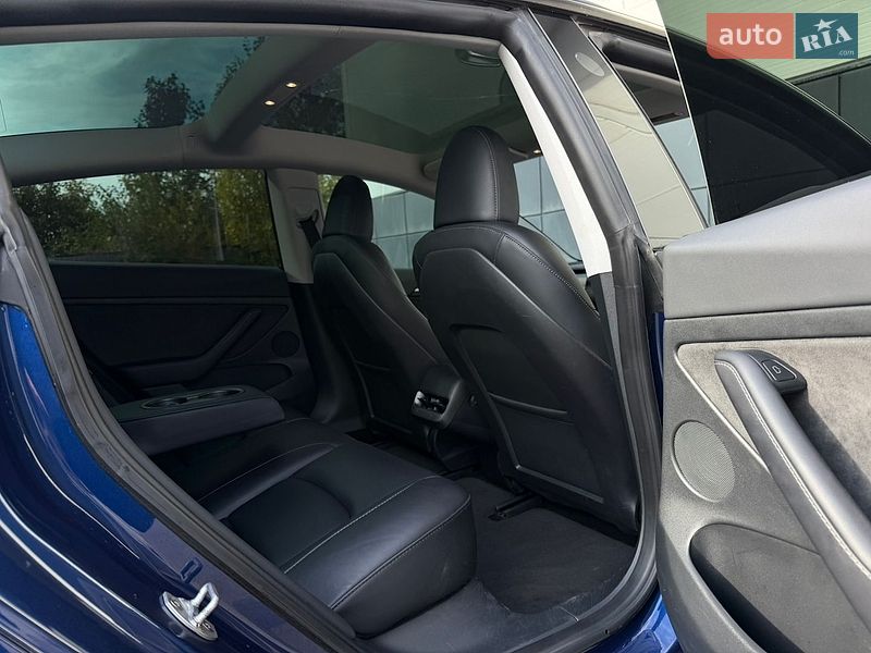 Седан Tesla Model 3 2023 в Одессе
