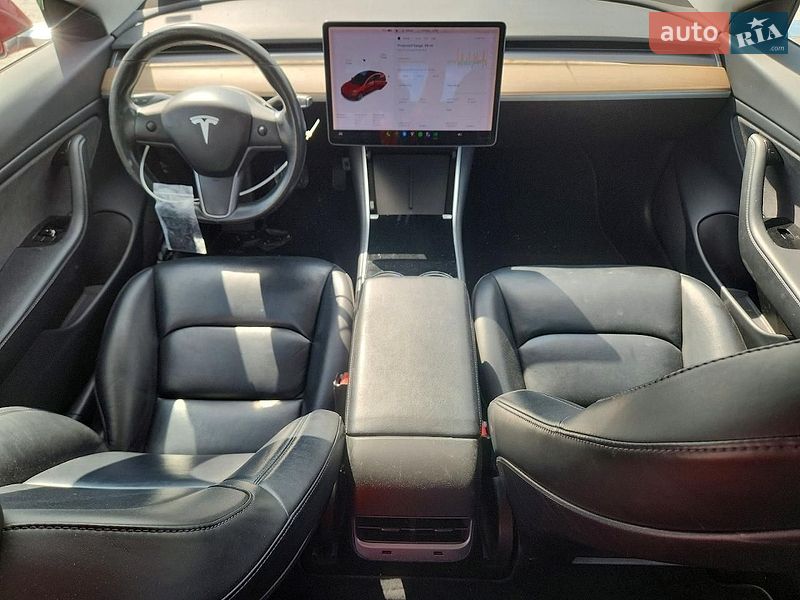 Седан Tesla Model 3 2019 в Львове