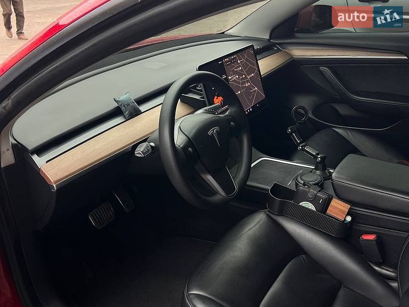 Седан Tesla Model 3 2021 в Львове