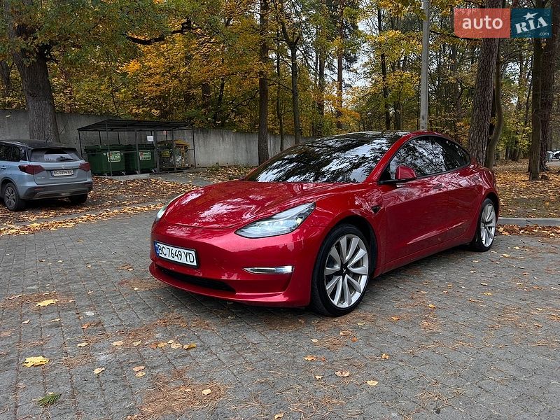 Седан Tesla Model 3 2021 в Львове