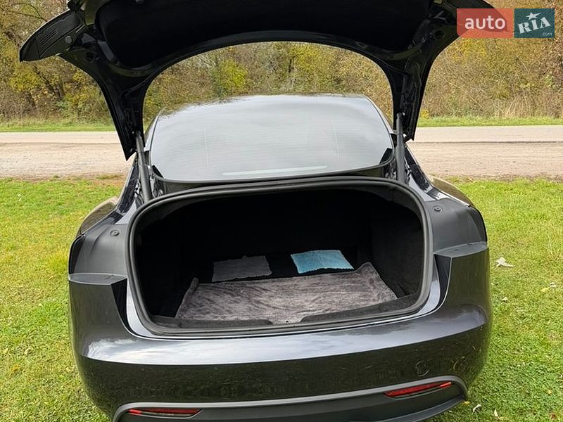 Седан Tesla Model 3 2025 в Бердичеві