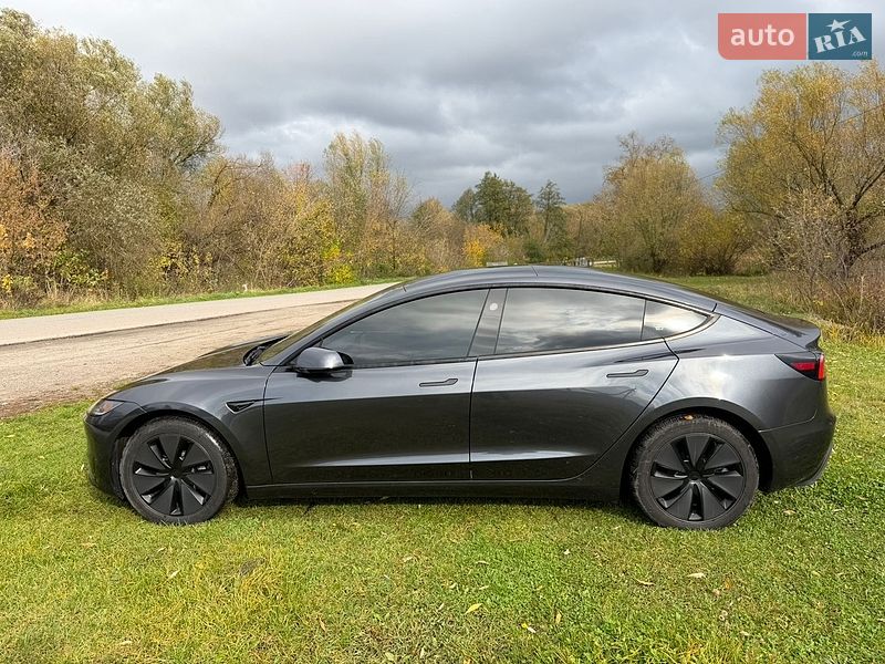 Седан Tesla Model 3 2025 в Бердичеві