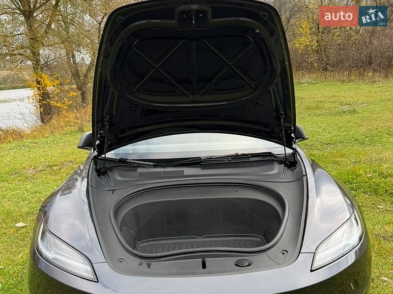 Седан Tesla Model 3 2025 в Бердичеві