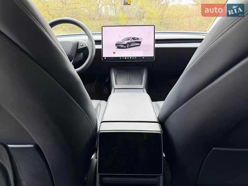 Седан Tesla Model 3 2025 в Бердичеві
