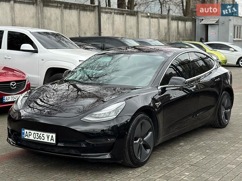 Седан Tesla Model 3 2018 в Львові