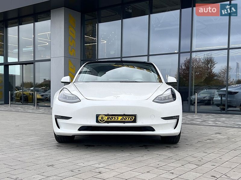 Седан Tesla Model 3 2022 в Львові