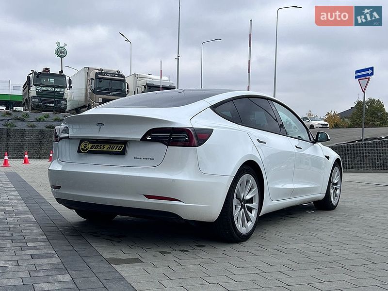 Седан Tesla Model 3 2022 в Львові
