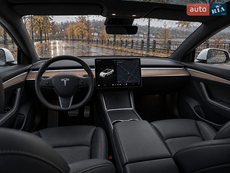 Седан Tesla Model 3 2023 в Львове