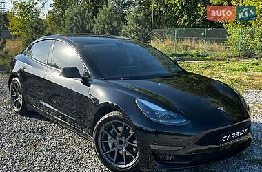 Седан Tesla Model 3 2021 в Львове