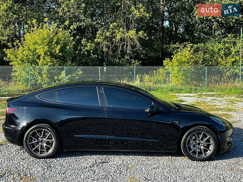 Седан Tesla Model 3 2021 в Львове