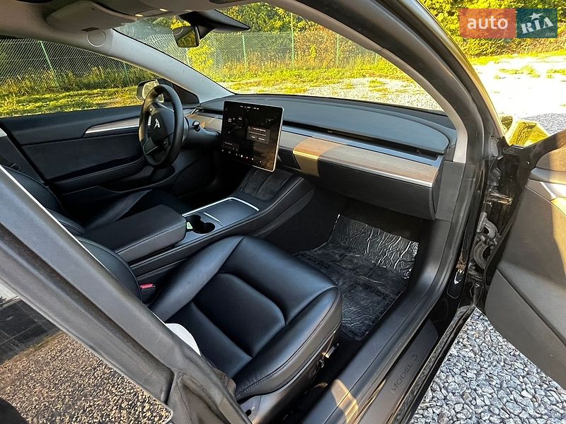 Седан Tesla Model 3 2021 в Львове