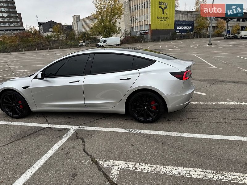 Седан Tesla Model 3 2022 в Ивано-Франковске