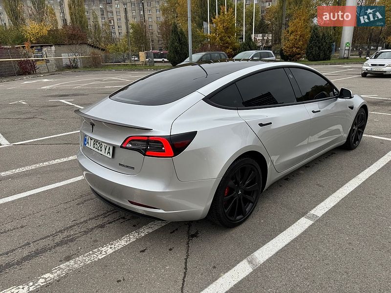Седан Tesla Model 3 2022 в Ивано-Франковске