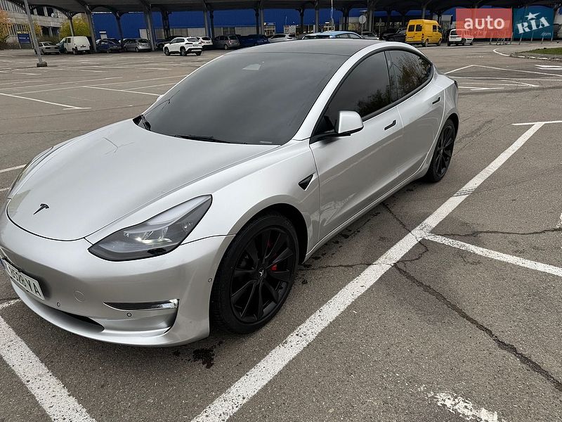 Седан Tesla Model 3 2022 в Ивано-Франковске
