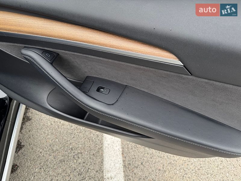 Седан Tesla Model 3 2022 в Ивано-Франковске