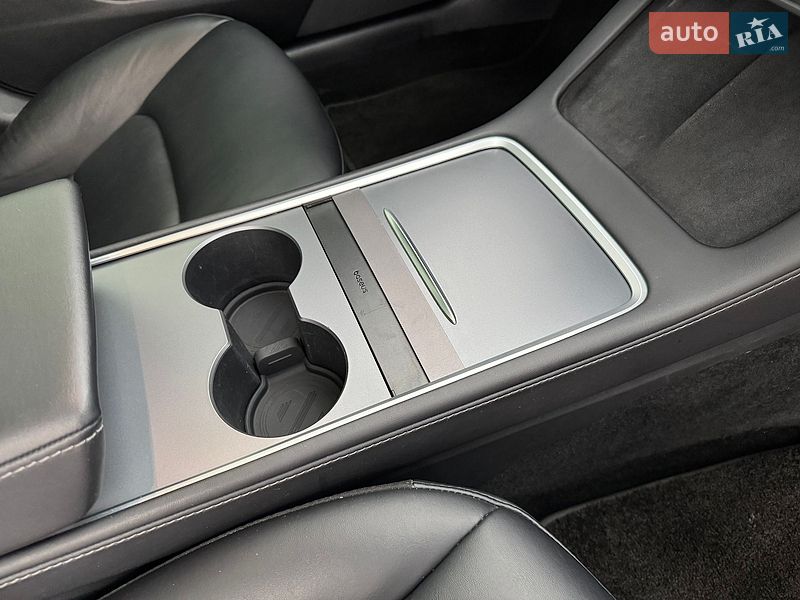 Седан Tesla Model 3 2022 в Ивано-Франковске