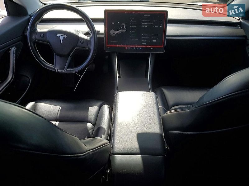 Седан Tesla Model 3 2018 в Одесі
