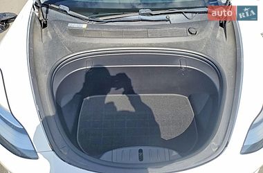 Седан Tesla Model 3 2018 в Одесі