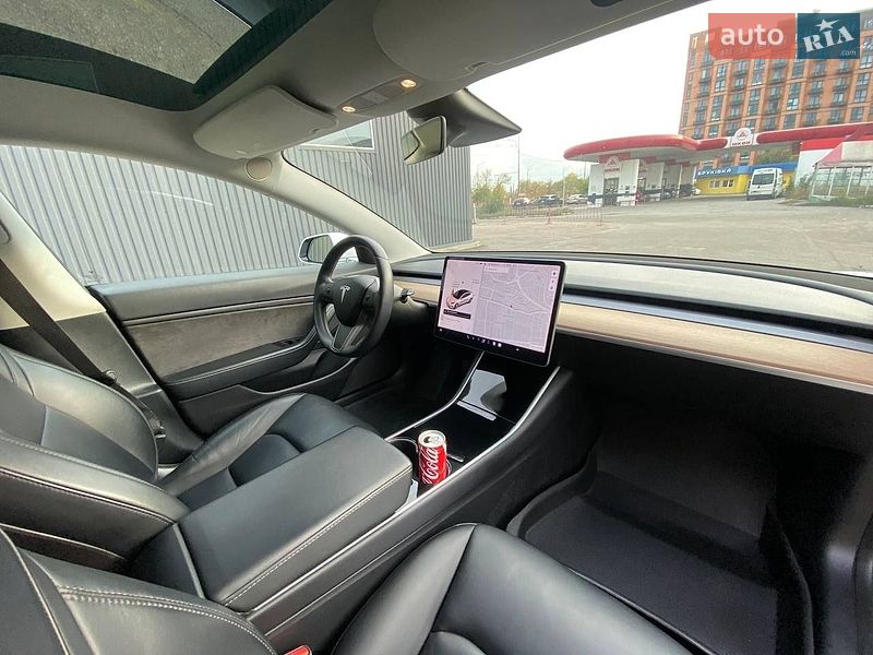 Седан Tesla Model 3 2020 в Дніпрі