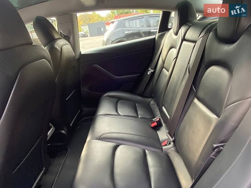 Седан Tesla Model 3 2020 в Дніпрі