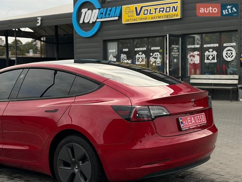 Седан Tesla Model 3 2022 в Черкассах