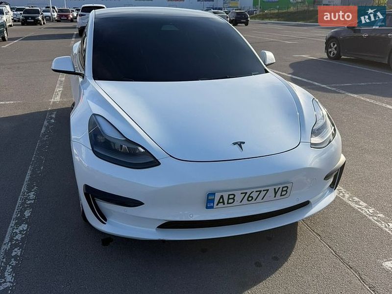 Седан Tesla Model 3 2020 в Виннице