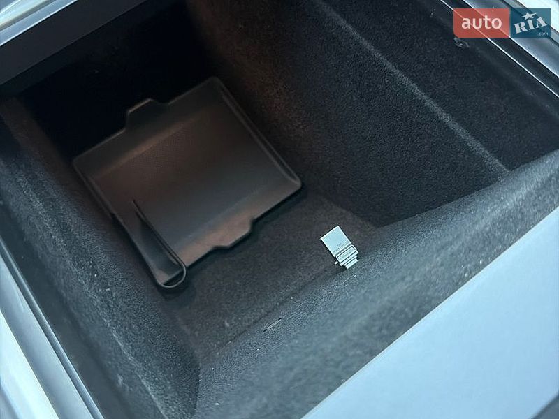 Седан Tesla Model 3 2020 в Виннице