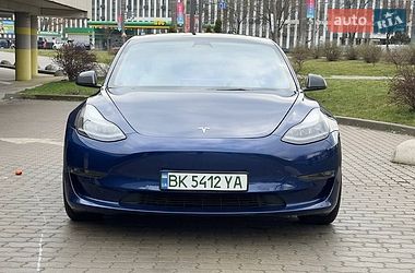 Седан Tesla Model 3 2022 в Львові