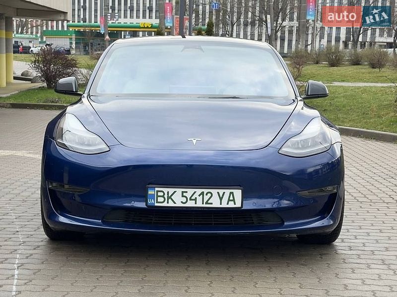 Седан Tesla Model 3 2022 в Львове